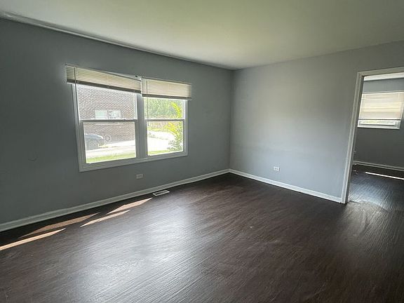 3rd image of 428 Hickory St #1S