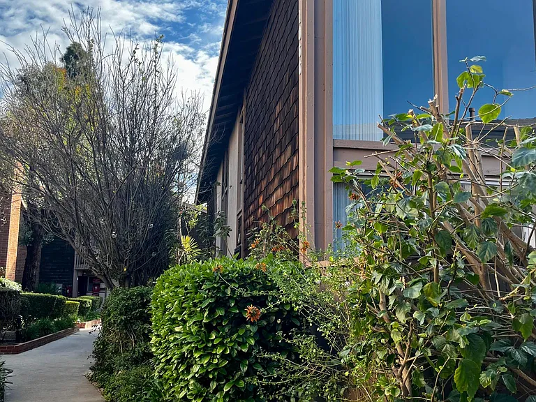 1066 Cabrillo Park Dr #A — Photo 4