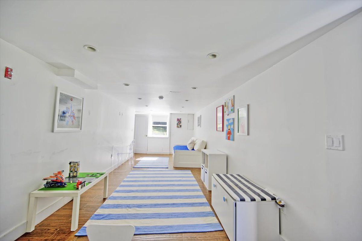  Den / playroom with twin bed located on the 2nd level