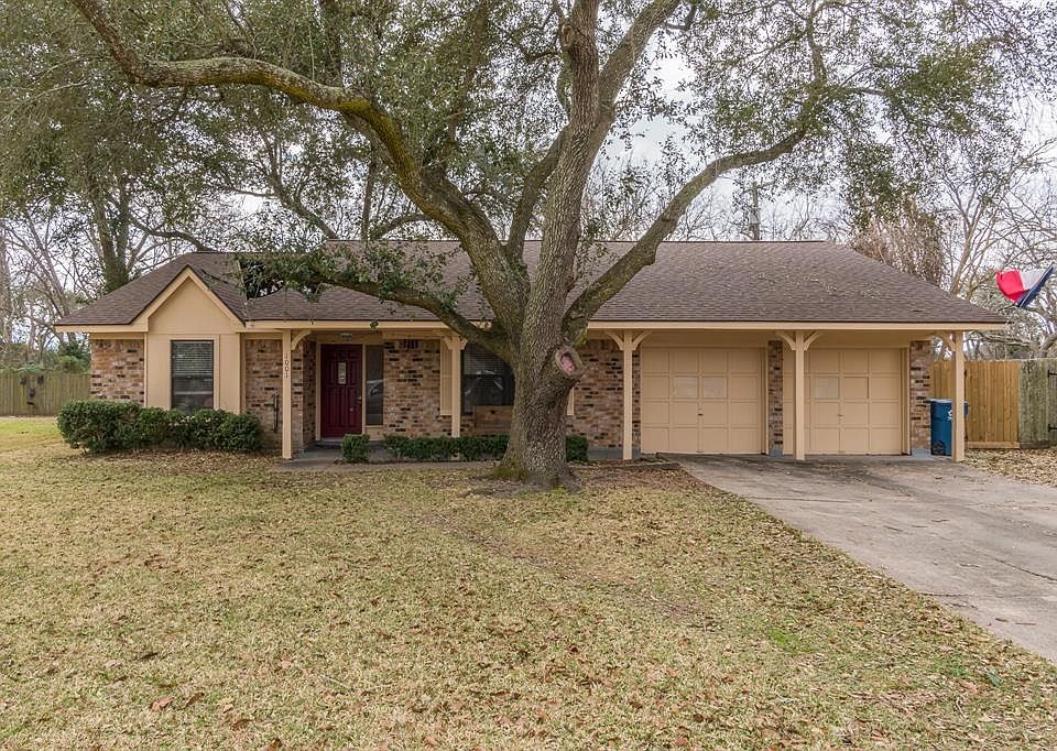 1st image of 1001 Pecan Dr