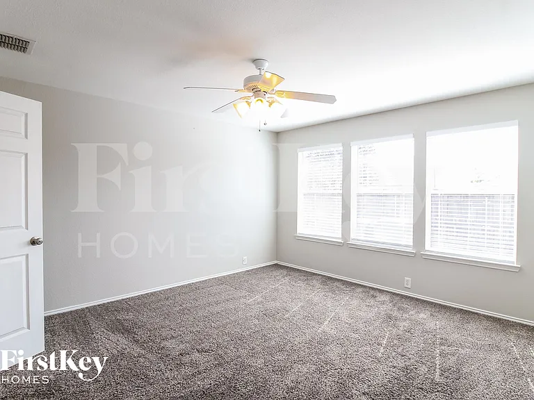 4500 Chris Dr — Photo 11