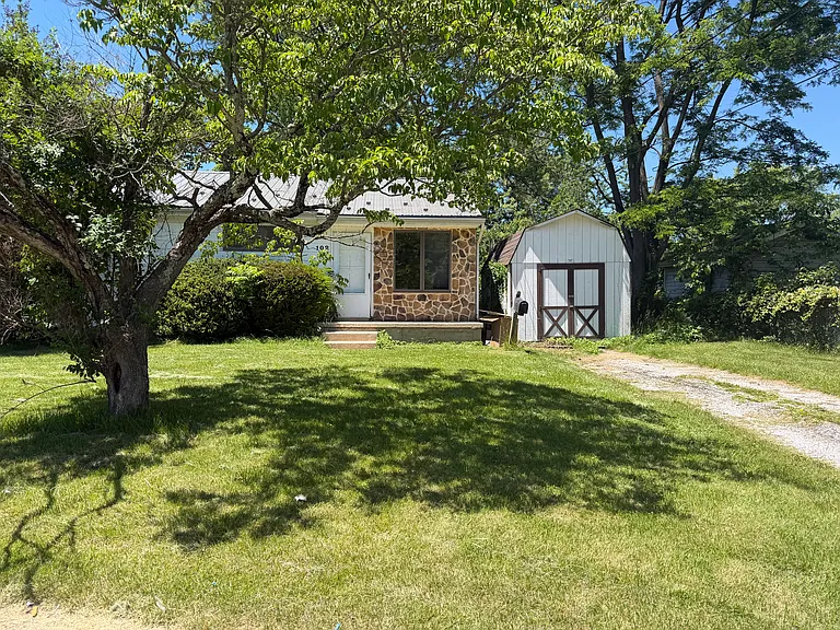 102 Allgate Ct — Photo 2