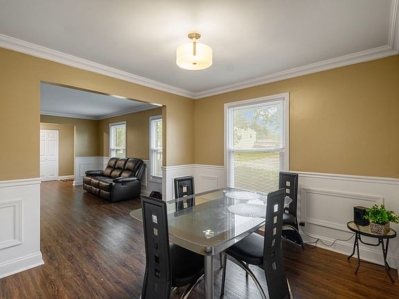 5th image of 944 Carol Ln