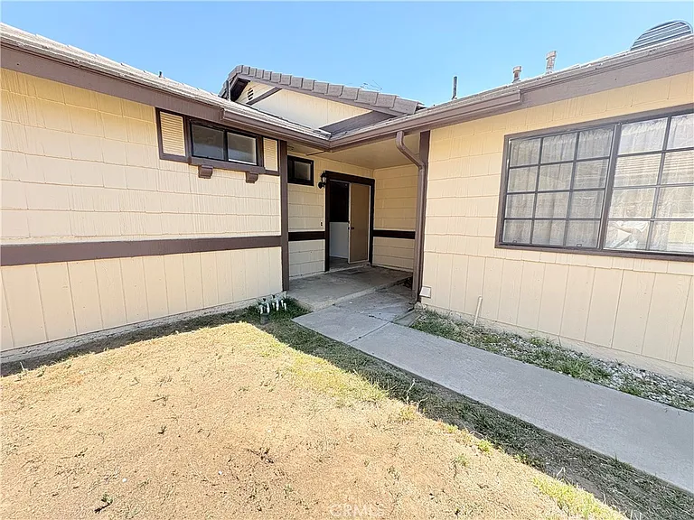 23214 Sonnet Dr — Photo 2