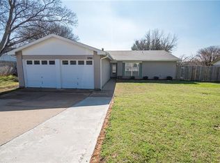 3700 Palomino Dr, Arlington, TX 76017