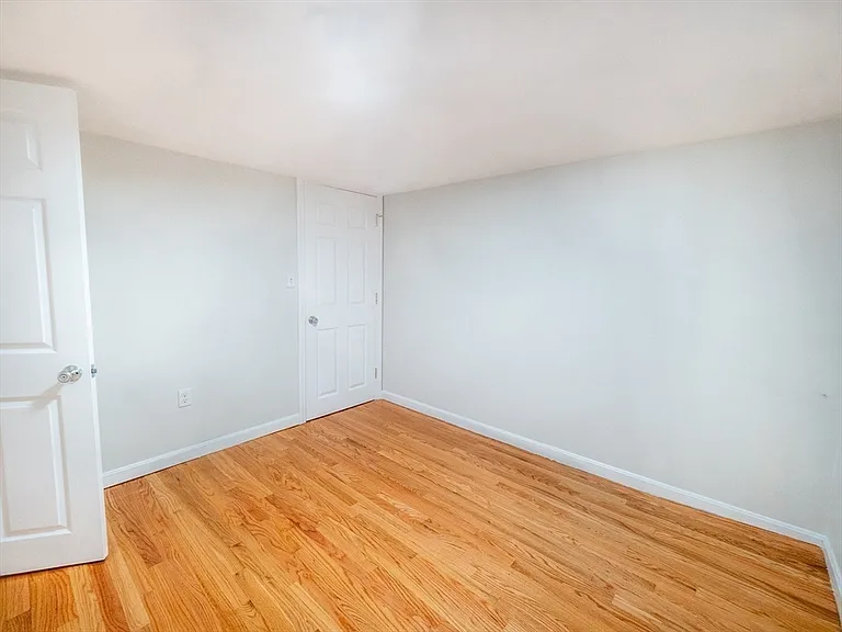 12 Adella Pl — Photo 37