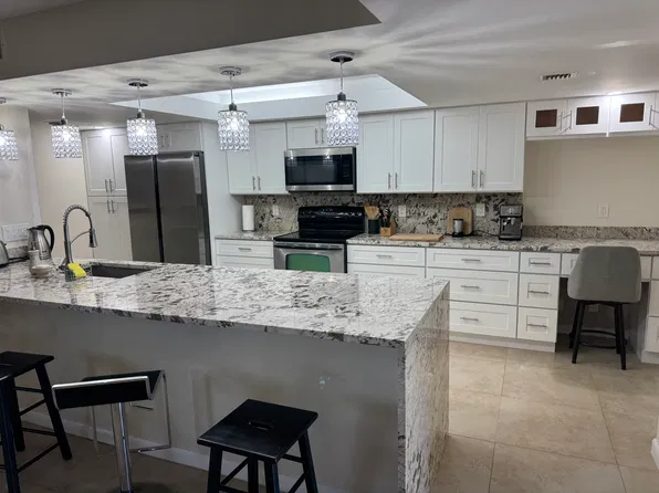 825 Egret Cir APT 304, Delray Beach, FL 33444