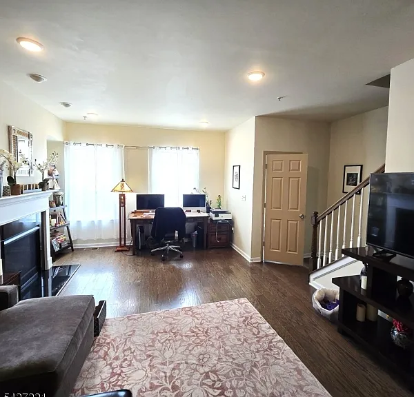 76 Albert Ct — Photo 6