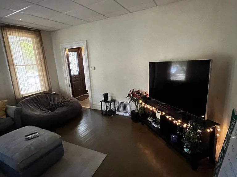 202 Washington St — Photo 4