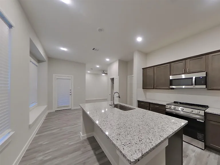 22710 Terrazzo Dr — Photo 4