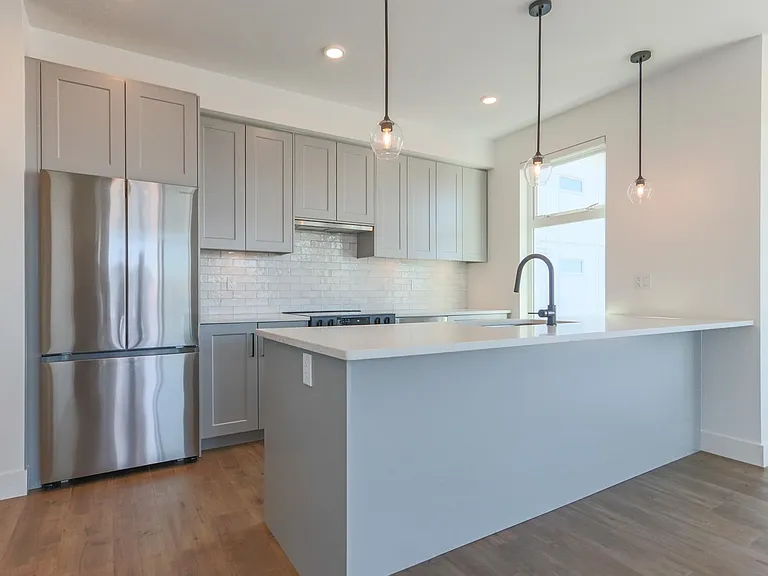 17783 56a Ave #411 — Photo 11
