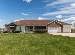 6351 White Gate Ct, Marion, IA 52302