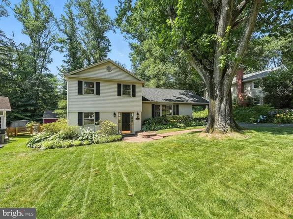 8201 Briar Creek Dr, Annandale, VA 22003