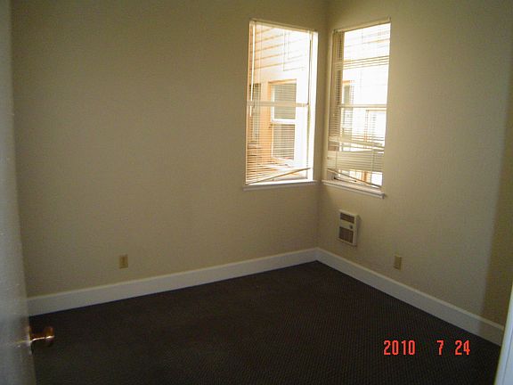 5th image of 235 Oak St APT 8