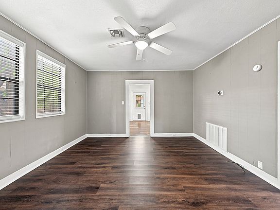 2nd image of 204 W Davis St