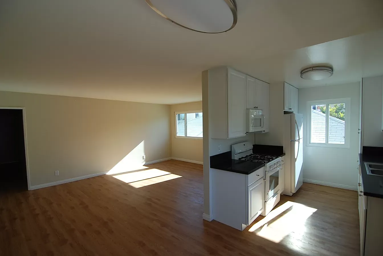 2 bed, 1200 sqft, $4,200 — Photo 3