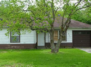 511 Jones Rd, Highlands, TX 77562