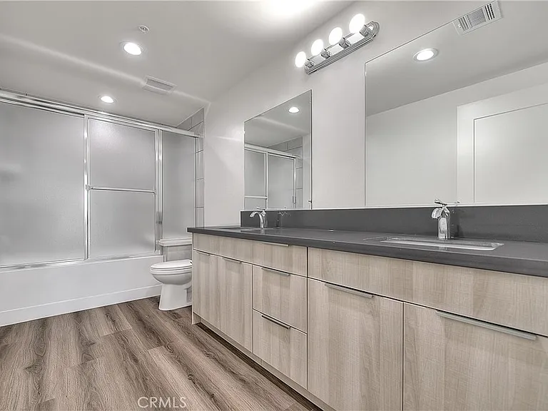 501 W Foothill Blvd #300 — Photo 11
