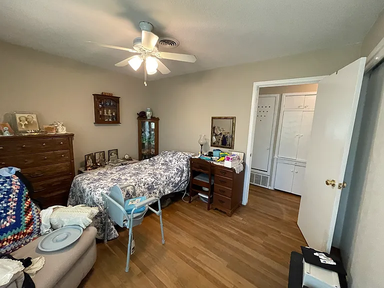 1419 Linden Dr — Photo 4