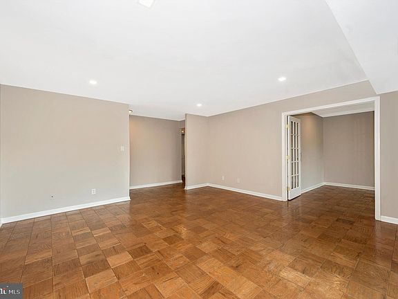 3rd image of 844 Quince Orchard Blvd APT T1