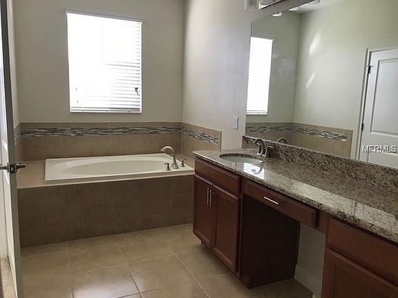 5th image of 11018 Sycamore Woods Dr