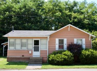 521 N 11th St, Murphysboro, IL 62966