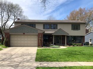 1120 N Carlyle Ct, Arlington Heights, IL 60004