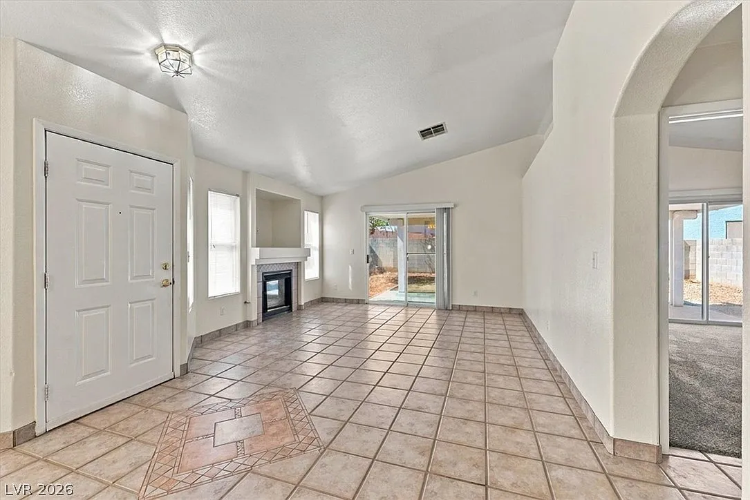 2 bed, 2.0 bath, 1055 sqft, $1,860 — Photo 4