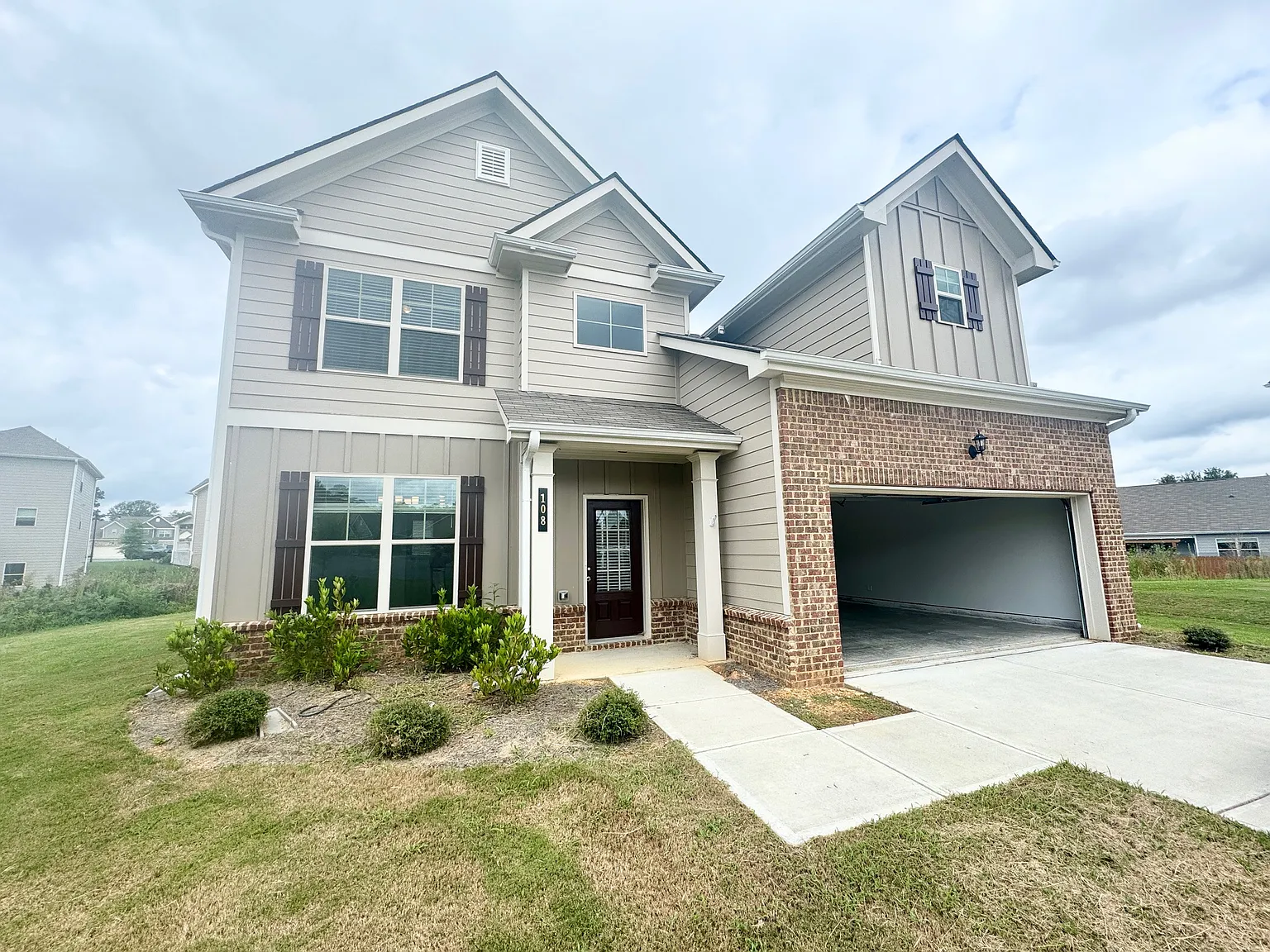 4 bed, 2.5 bath, 2131 sqft, $2,100 — Photo 2