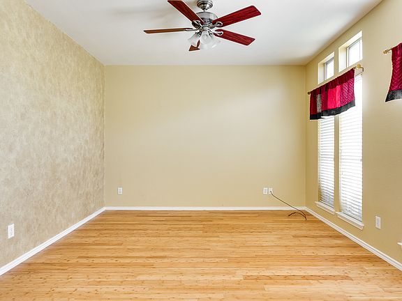 2nd image of 2700 Santa Olivia St