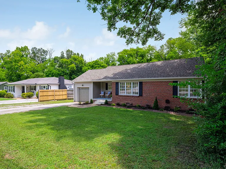 419 Osborne Dr — Photo 2
