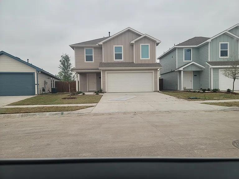 1117 Northfield Dr — Photo 1