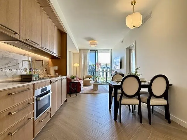 1 bed, 1.0 bath, $3,990 — Photo 1