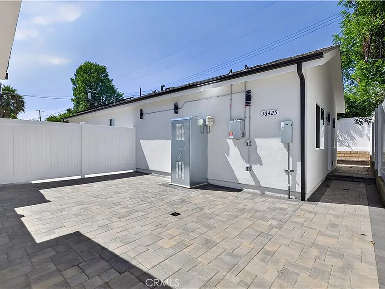 16425 Clymer St — Photo 6