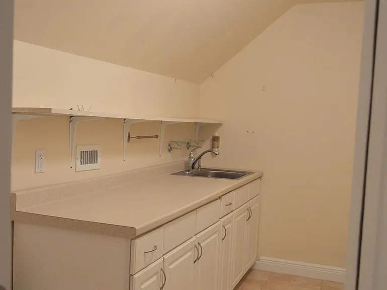 1866 Sunrise Dr — Photo 17