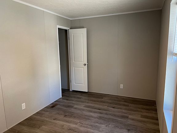 5th image of 40 Evergreen Dr