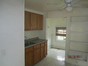 4th image of 1664 Wilson Ave