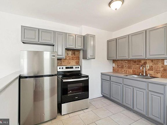 3rd image of 1812 Christian St #1R