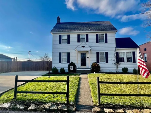 1301 Peacock Ln, Fairmont, WV 26554