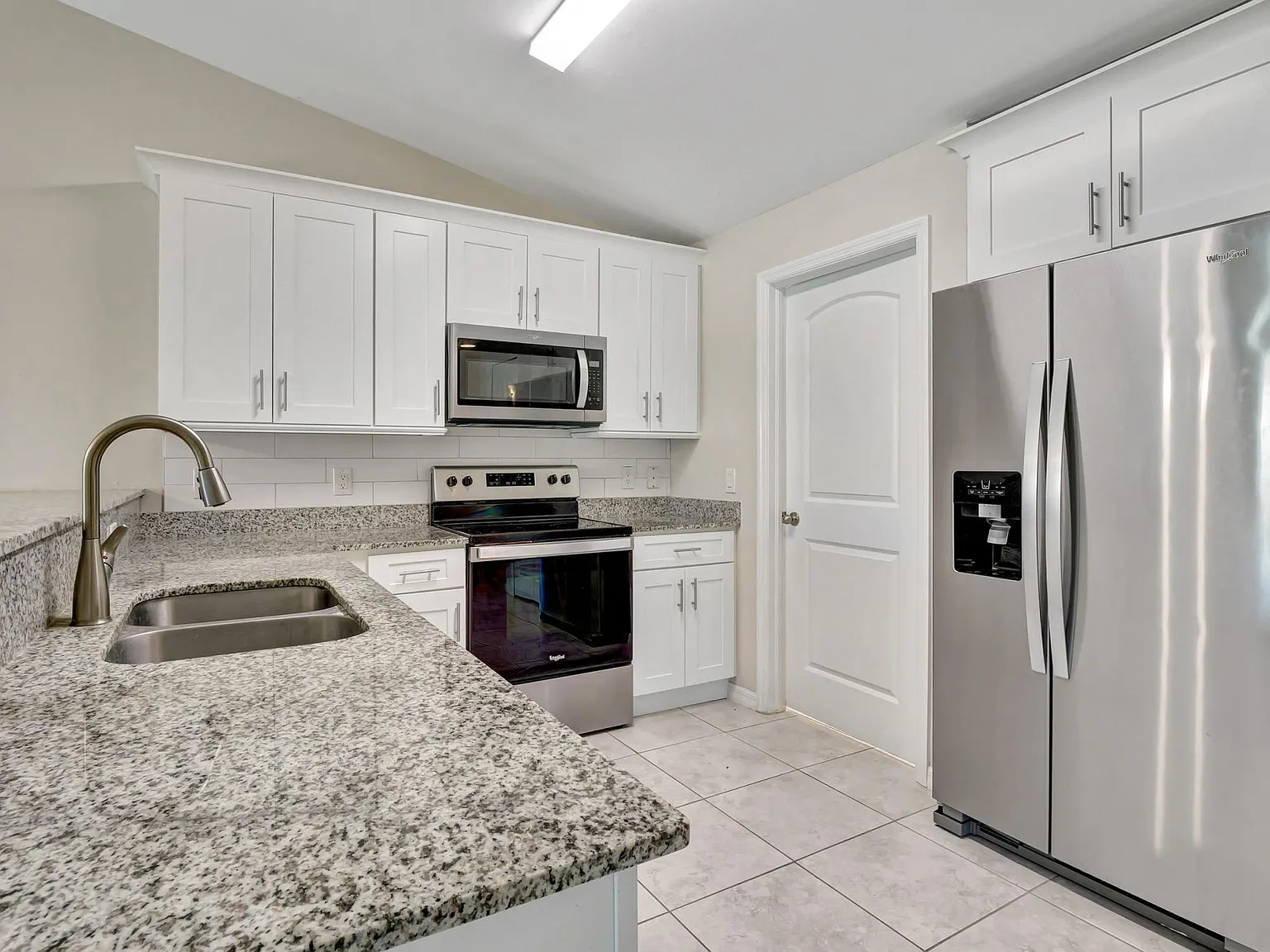 3 bed, 2000 sqft, $1,650 — Photo 3