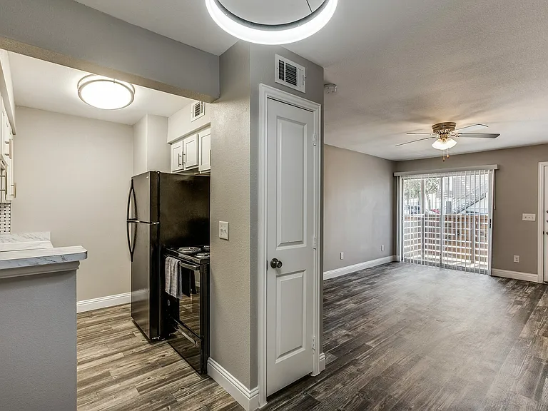 808 E Sanford St — Photo 5