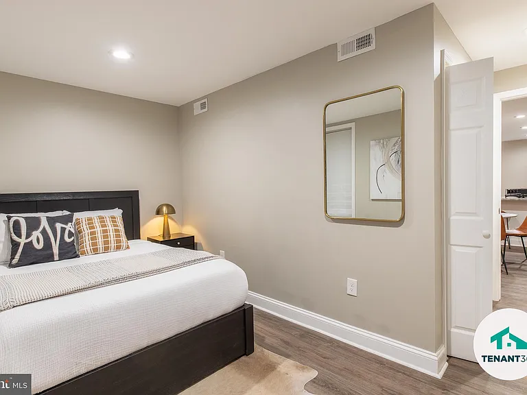 3221 Noble St #4 — Photo 17
