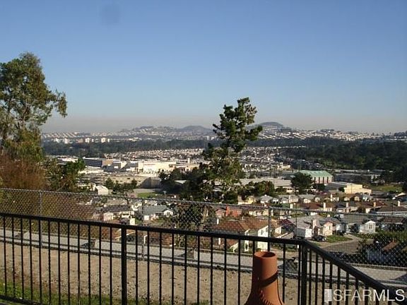 4th image of 804 Larchmont Dr