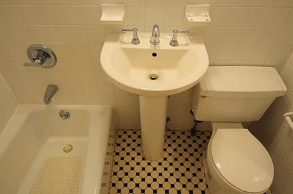 Rented by Metropolis Real Estate of Manhattan | media 38