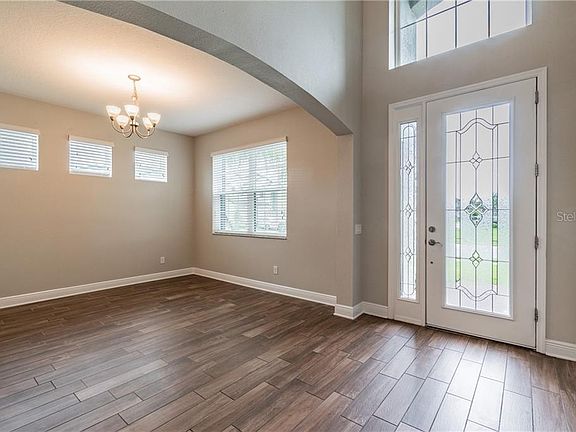 4th image of 1060 Lorapetalum Ln