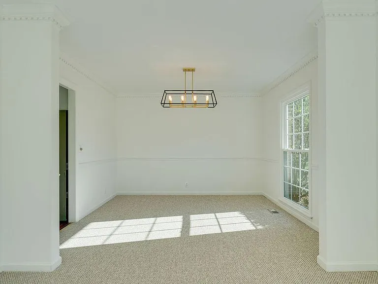 313 Abbey Ln — Photo 6