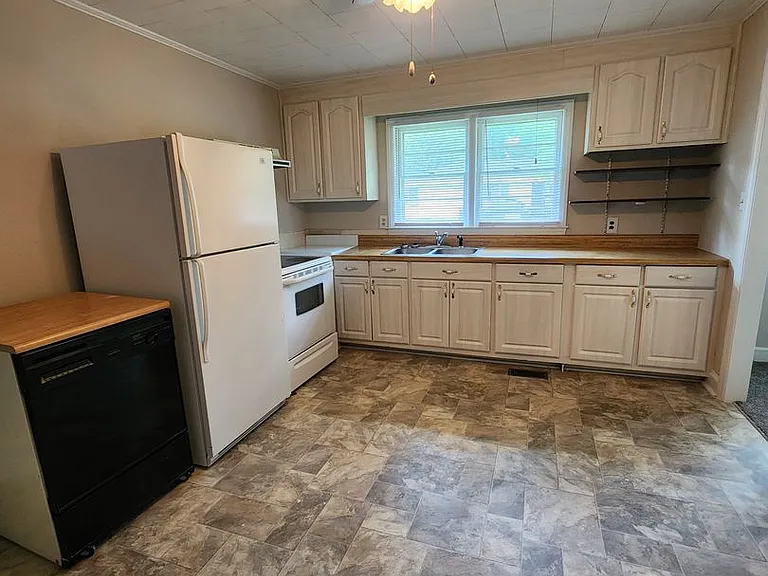 400 Roxie Ave — Photo 11
