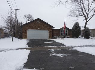 10 W Glenlake Ave, Roselle, IL 60172