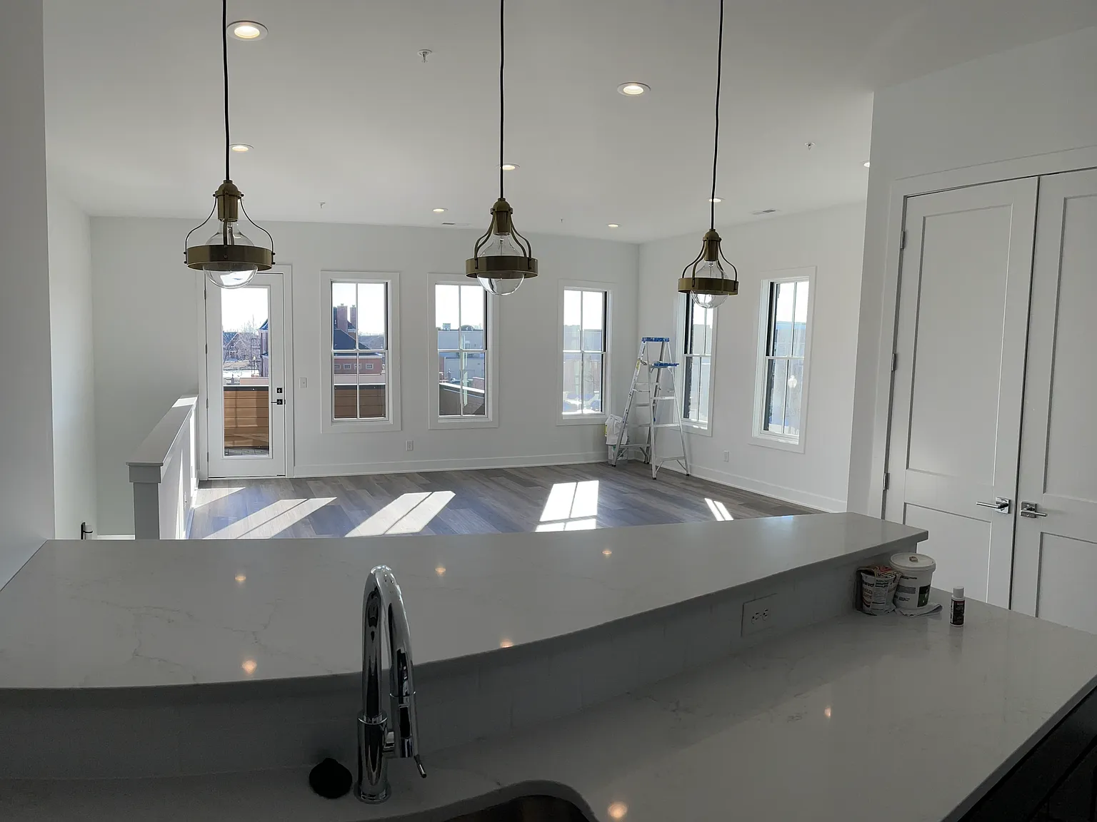 2 bed, 1300 sqft, $2,400 — Photo 4