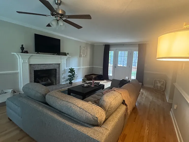 1210 Pineburr Ln — Photo 5